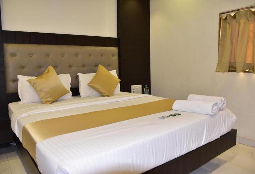 Deluxe Rum, Bkc Palace Inn   Jio World Convention Center And Us Visa Center హోటల్ బి కే సి ప్యాలెస్ ఇన్