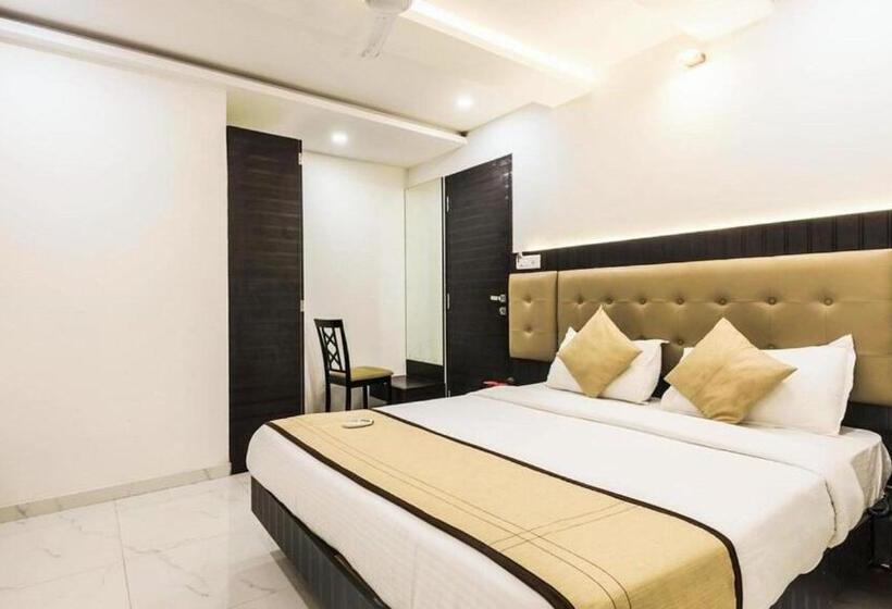 Deluxe Rum, Bkc Palace Inn   Jio World Convention Center And Us Visa Center హోటల్ బి కే సి ప్యాలెస్ ఇన్