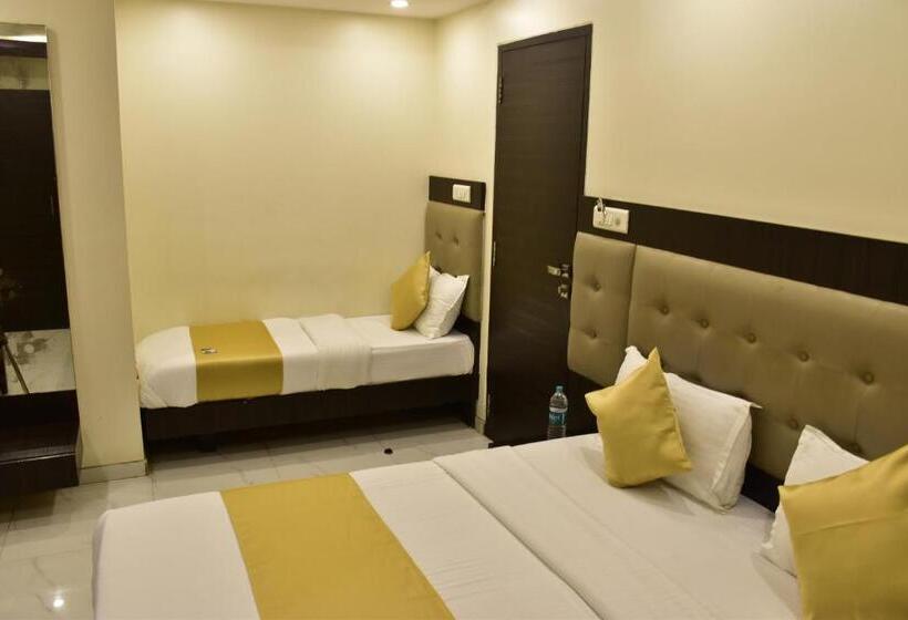 חדר דלוקס לשלושה, Bkc Palace Inn   Jio World Convention Center And Us Visa Center హోటల్ బి కే సి ప్యాలెస్ ఇన్