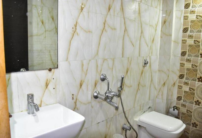 Fyrbädds Deluxerum, Bkc Palace Inn   Jio World Convention Center And Us Visa Center హోటల్ బి కే సి ప్యాలెస్ ఇన్