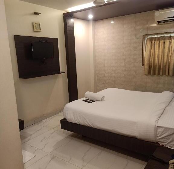 חדר דלוקס לשלושה, Bkc Palace Inn   Jio World Convention Center And Us Visa Center హోటల్ బి కే సి ప్యాలెస్ ఇన్