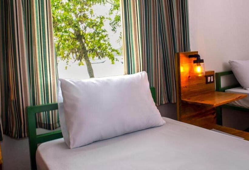 اتاق خانوادگی با چشم‌انداز دریا, Green Haven Hostel Ilha Anchieta