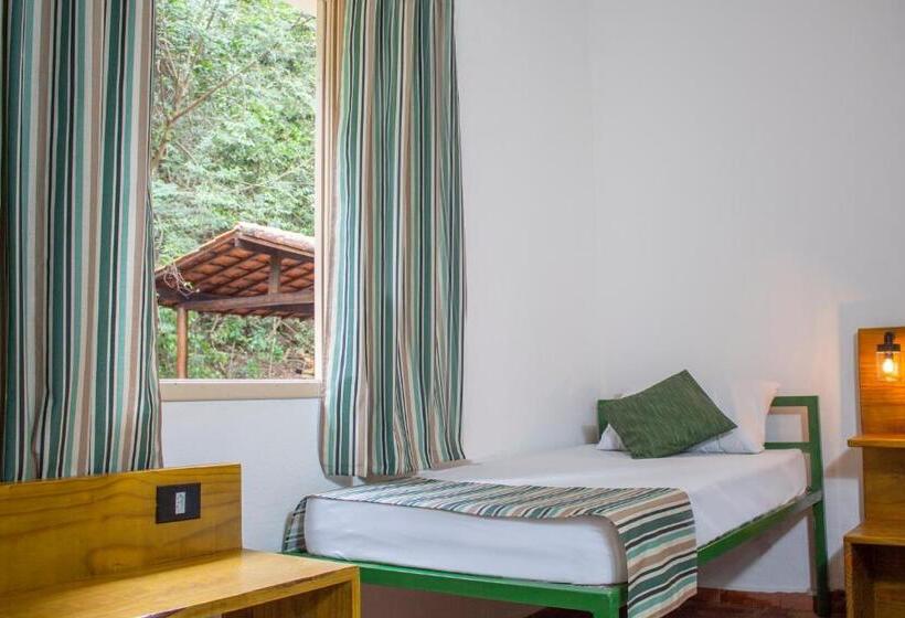 اتاق ساده سه‌ نفره, Green Haven Hostel Ilha Anchieta