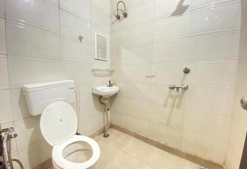 Quarto Deluxe, Kartik Residency