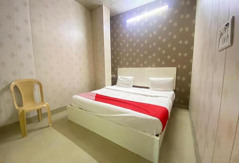 Quarto Deluxe, Kartik Residency