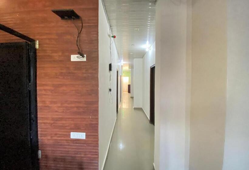 Quarto Deluxe, Kartik Residency