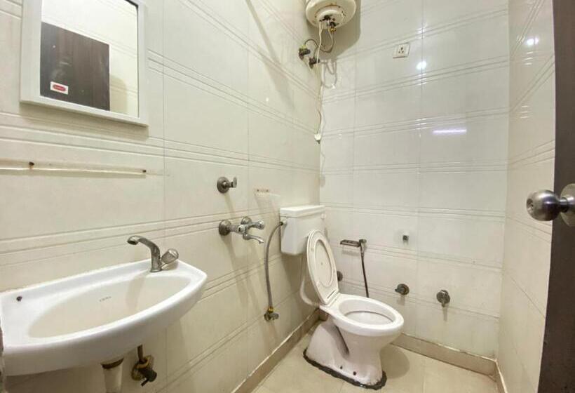 Quarto Deluxe, Kartik Residency