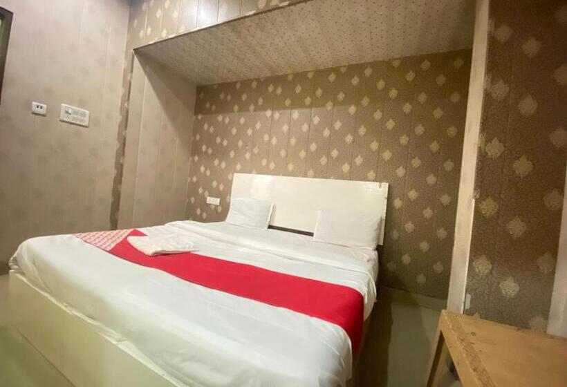 Quarto Deluxe, Kartik Residency
