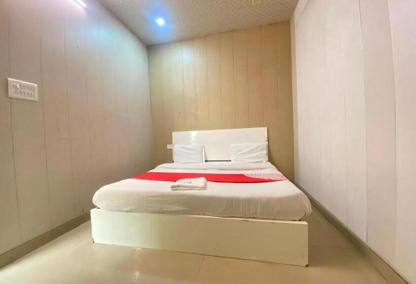 Quarto Deluxe, Kartik Residency