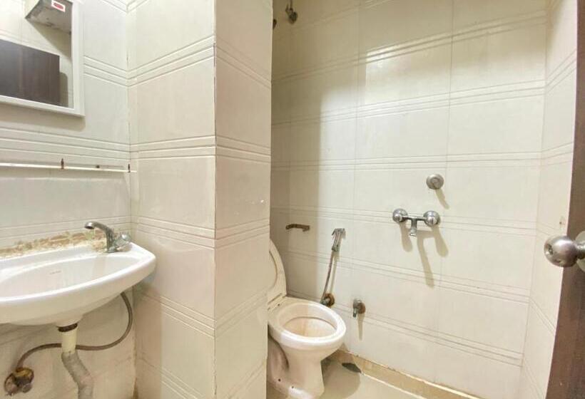 Quarto Deluxe, Kartik Residency