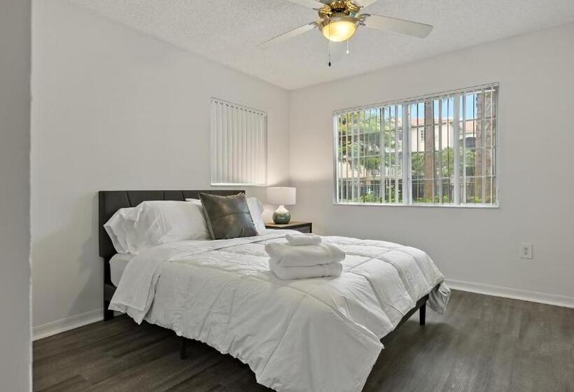 דירת שלושה חדרים, The Voya   Wellington