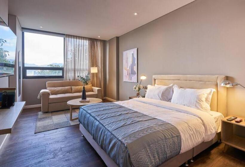 Suite, Caluce Hab 403 By Letoh