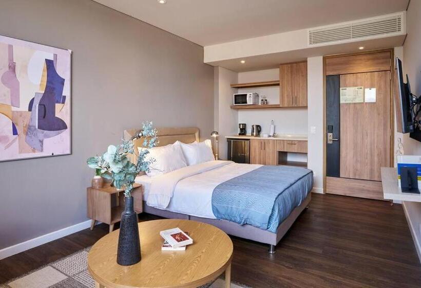 Suite, Caluce Hab 403 By Letoh