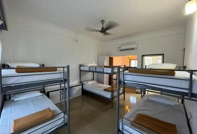 Łóżko we Wspólnym Pokoju, Del Hostel