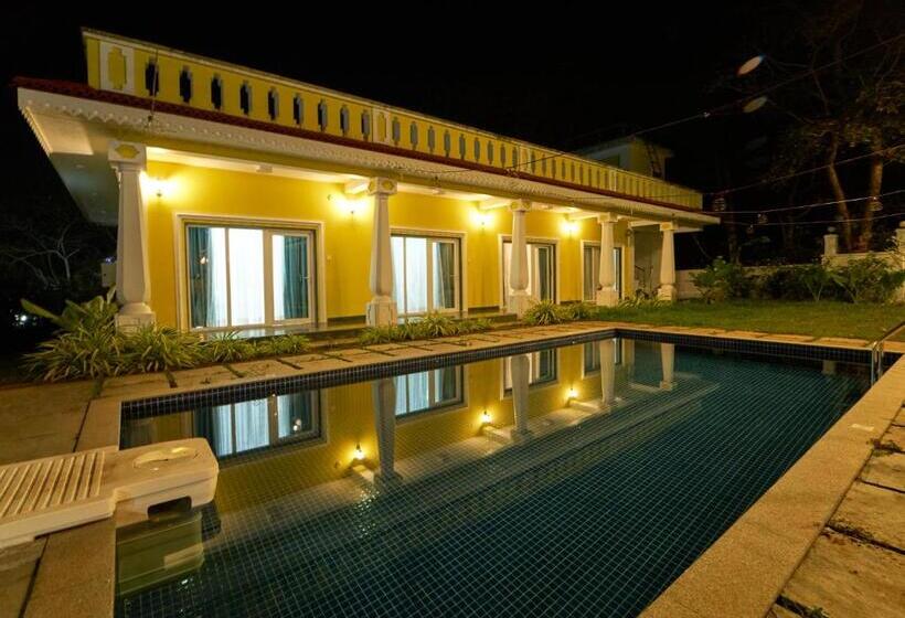 Standard-huone Allasnäkymä, Del Hostel