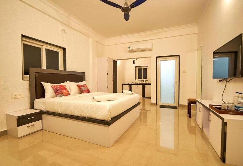 标准间带游泳池, Del Hostel