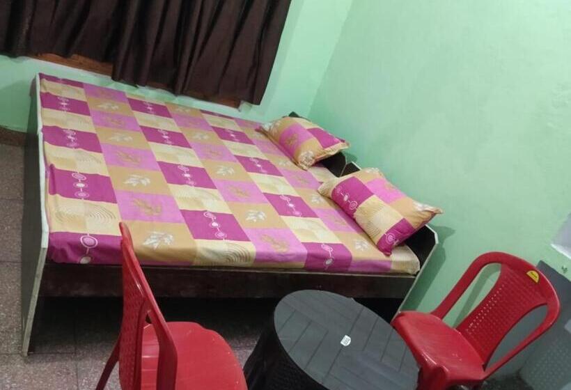 デラックスルーム, Anand Lok Varanasi