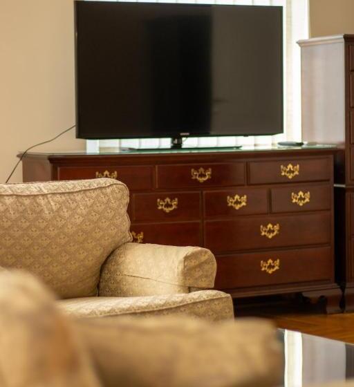 اتاق خانوادگی با سرویس بهداشتی مشترک, Home Story Sarajevo, Vogošća