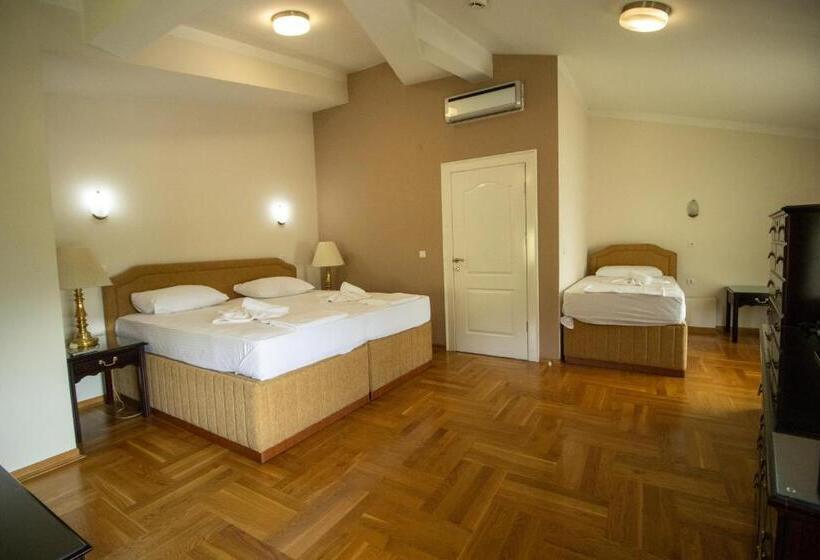 اتاق خانوادگی با سرویس بهداشتی مشترک, Home Story Sarajevo, Vogošća