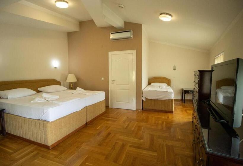 اتاق خانوادگی با سرویس بهداشتی مشترک, Home Story Sarajevo, Vogošća