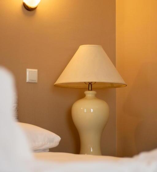 اتاق خانوادگی با سرویس بهداشتی مشترک, Home Story Sarajevo, Vogošća