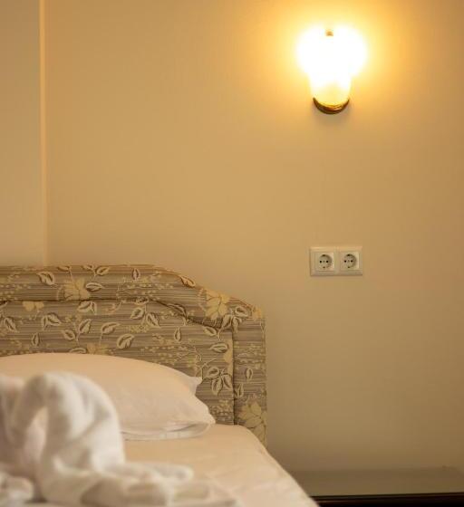 اتاق خانوادگی با سرویس بهداشتی مشترک, Home Story Sarajevo, Vogošća