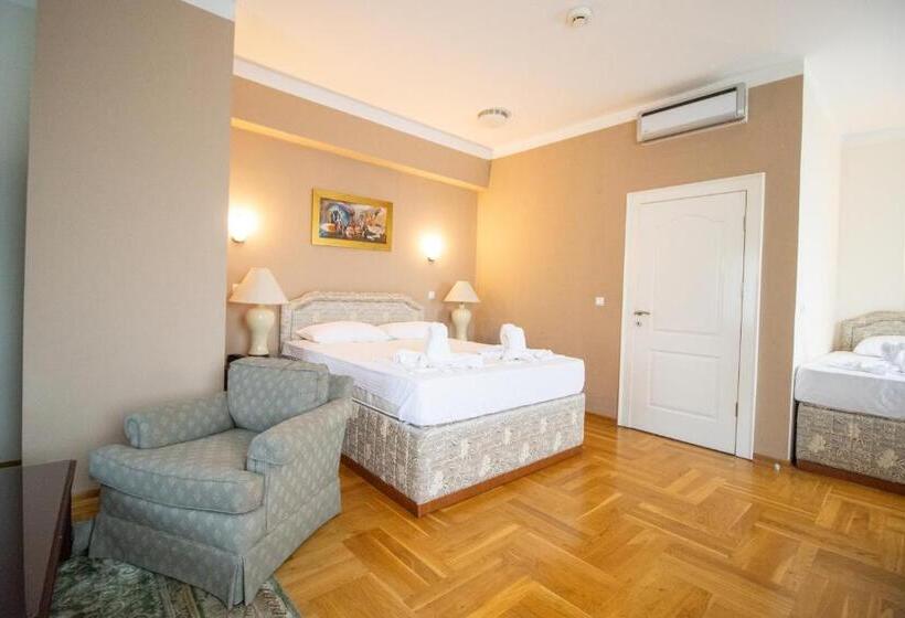 اتاق خانوادگی با سرویس بهداشتی مشترک, Home Story Sarajevo, Vogošća