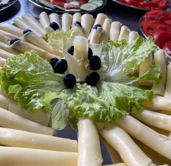 اتاق خانوادگی با سرویس بهداشتی مشترک, Home Story Sarajevo, Vogošća