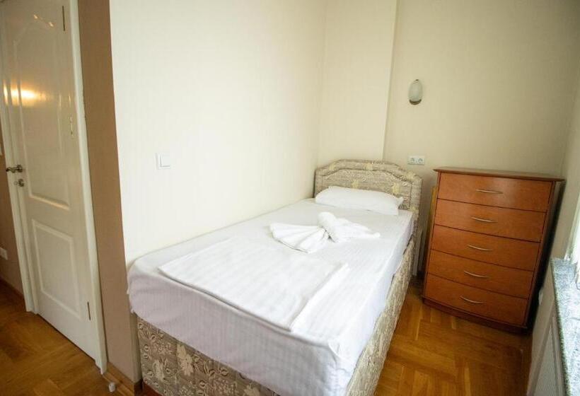 اتاق خانوادگی با سرویس بهداشتی مشترک, Home Story Sarajevo, Vogošća