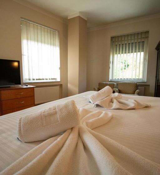 اتاق خانوادگی با سرویس بهداشتی مشترک, Home Story Sarajevo, Vogošća