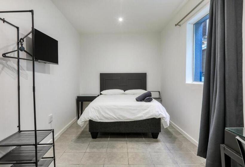 Номер Стандарт, Inn & Out Express Sea Point