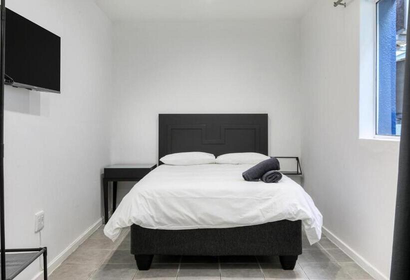 Номер Стандарт, Inn & Out Express Sea Point