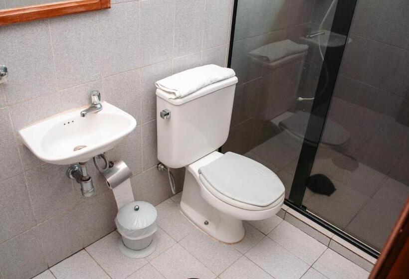 Quarto Quádruplo Estandar, Pousada Arco íris