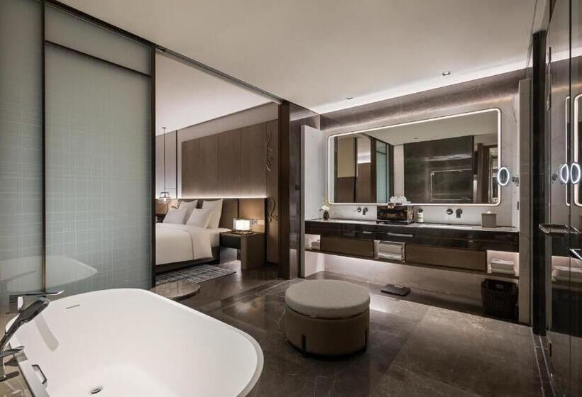 Şehir Manzaralı büyük boy yataklı Lüks Oda, Pullman Quanzhou Shuitou