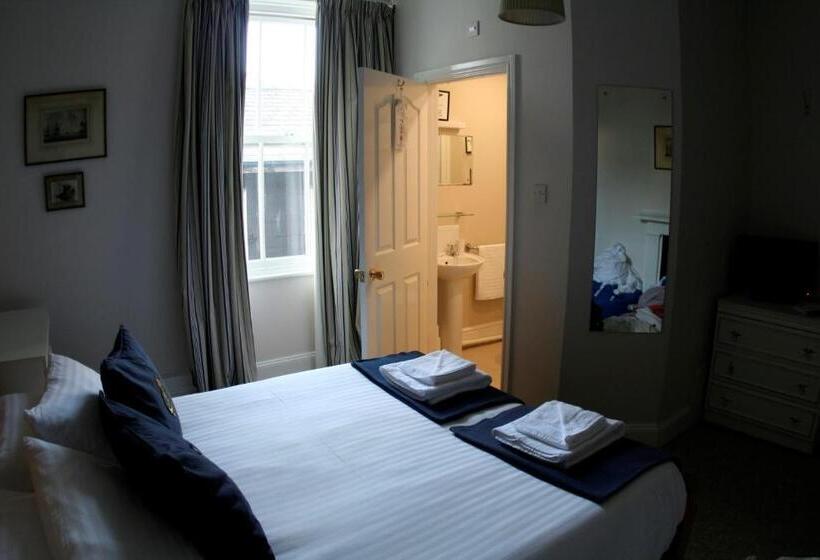 标准间, Royal London Yacht Club