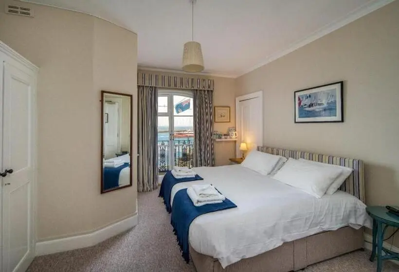 オーシャンビューデラックスルームバルコニー付き, Royal London Yacht Club