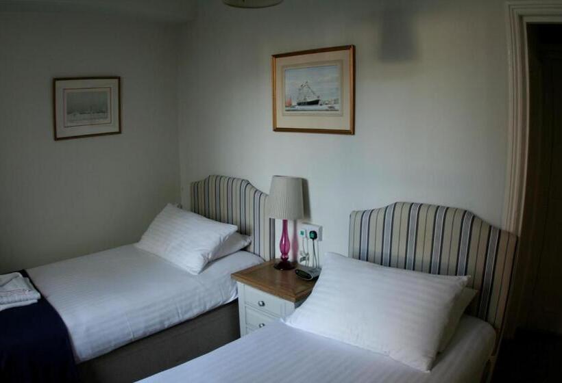 标准间, Royal London Yacht Club