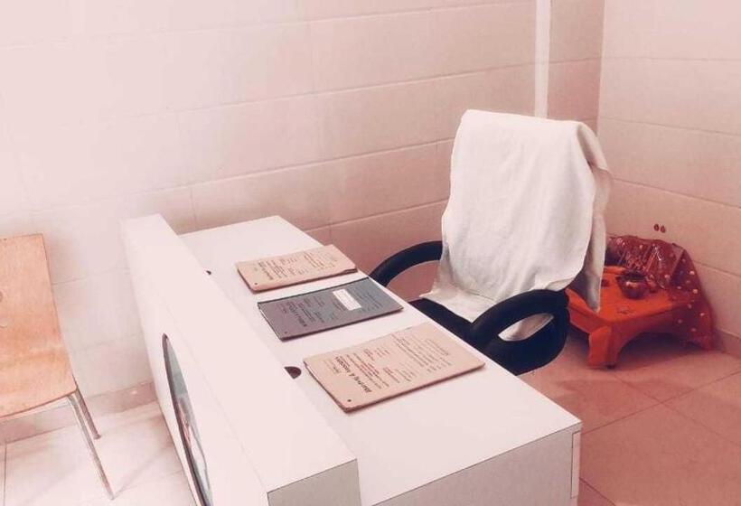 غرفة كلاسيكية ثلاثية, O Your Residency