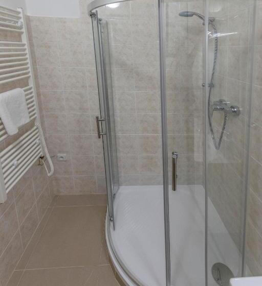 غرفة قياسية, Zámecká 17