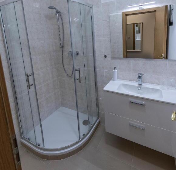 غرفة قياسية, Zámecká 17