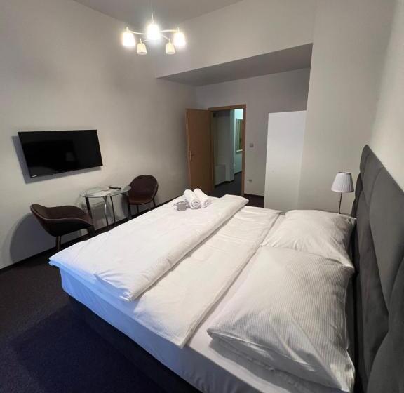 غرفة قياسية, Zámecká 17