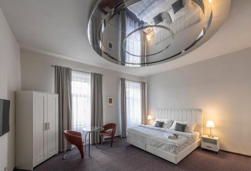 غرفة ديلوكس, Zámecká 17