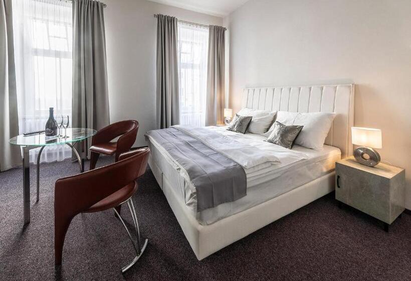 غرفة ديلوكس, Zámecká 17