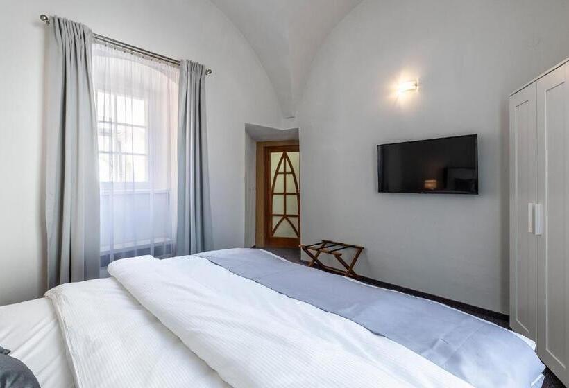 غرفة ديلوكس, Zámecká 17