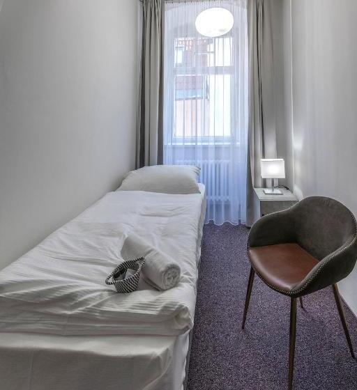 غرفة ديلوكس ثلاثية, Zámecká 17