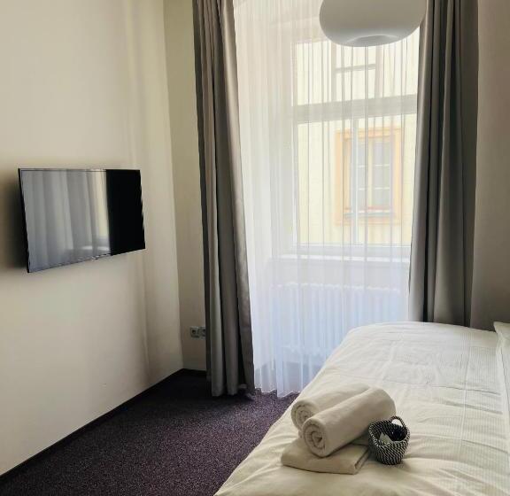 غرفة ديلوكس ثلاثية, Zámecká 17