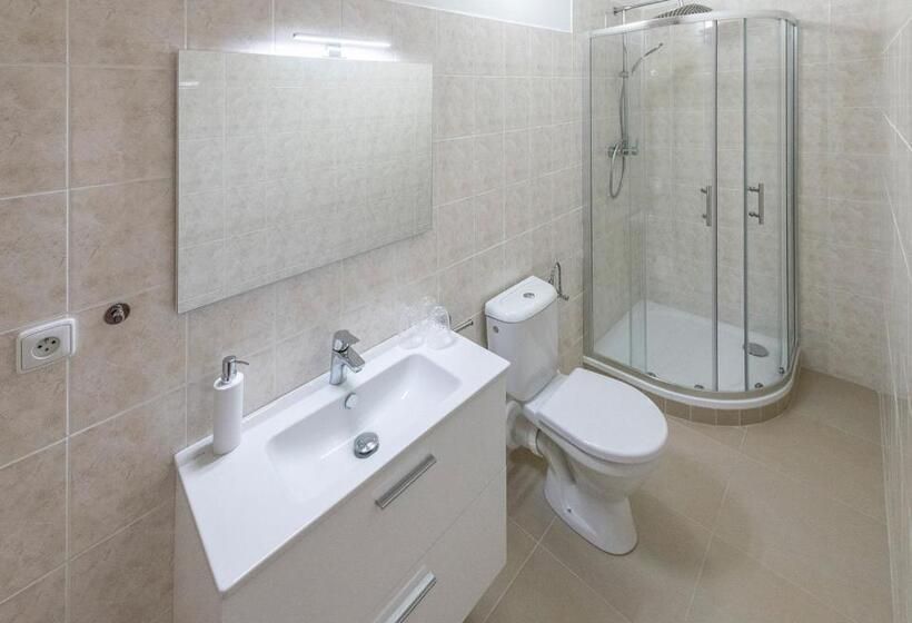 غرفة ديلوكس ثلاثية, Zámecká 17