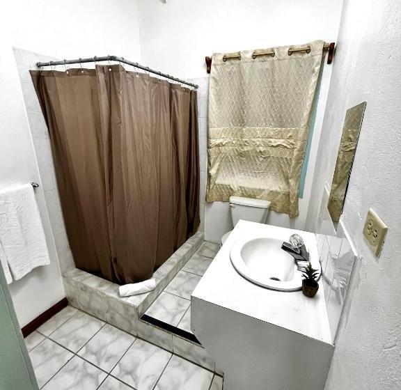 标准间, E.w.b. Properties