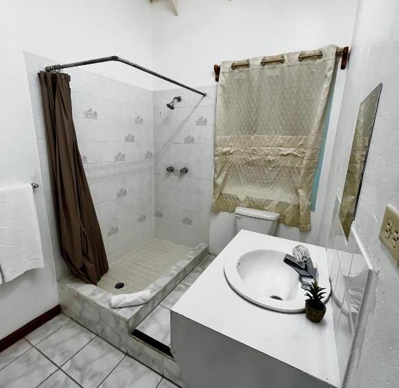 标准间, E.w.b. Properties