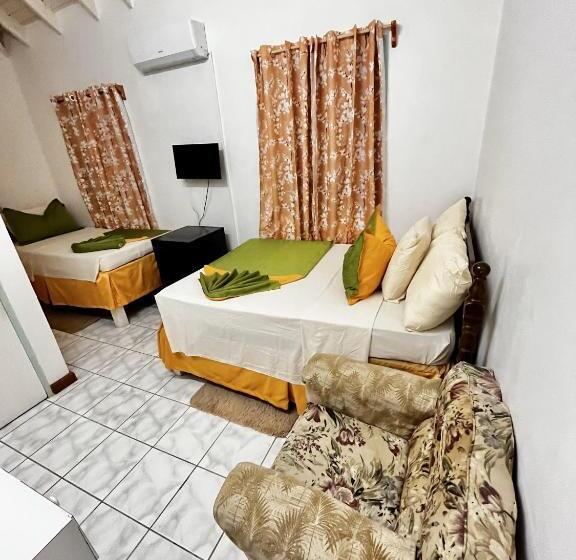 豪华房间, E.w.b. Properties